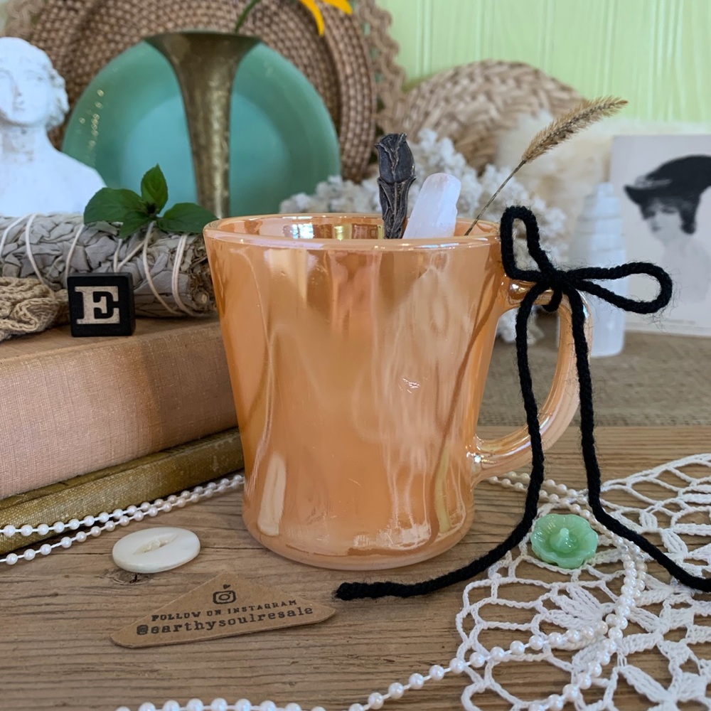 Vintage Glass Mug 🍑